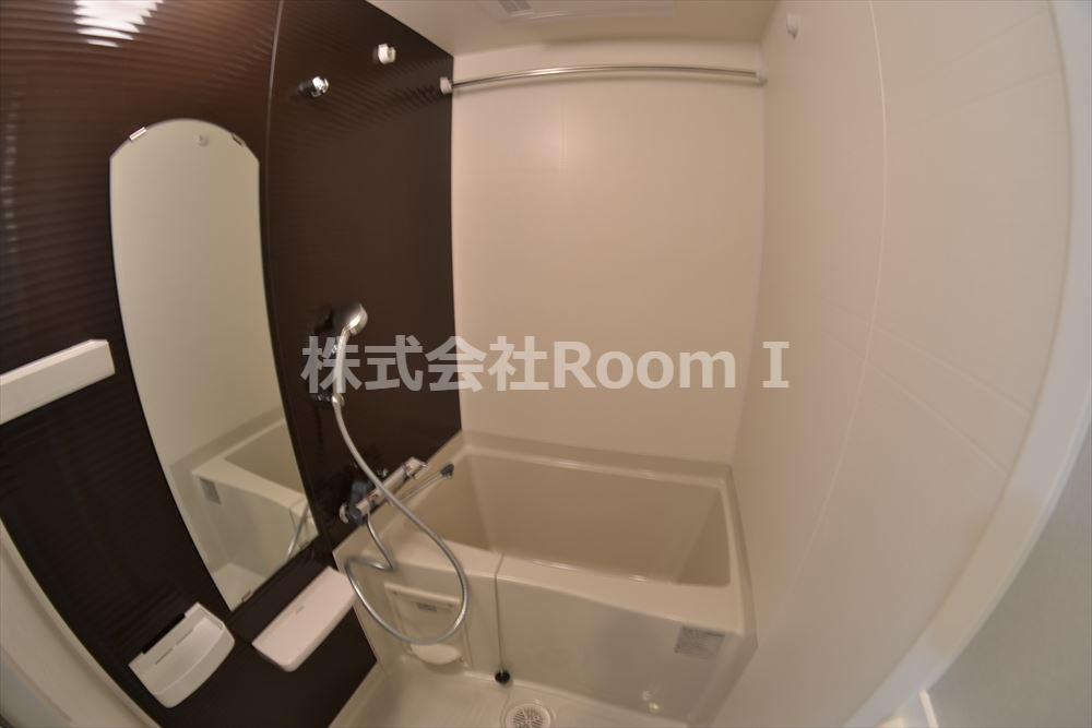 バス・シャワールーム　コンパクトで使いやすいお風呂です