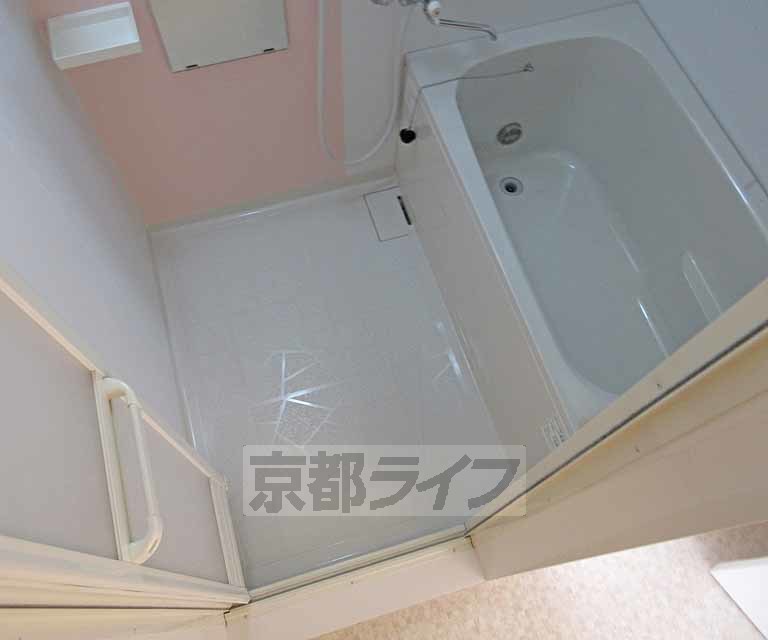 バス・シャワールーム　うれしいバストイレセパレートです