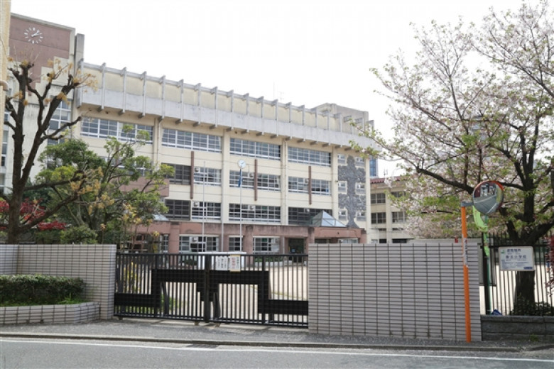 小学校　福岡市立春吉小学校（小学校）まで287m