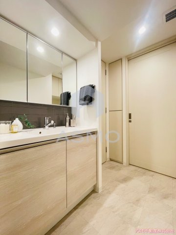 洗面設備　同マンション別部屋　参考写真