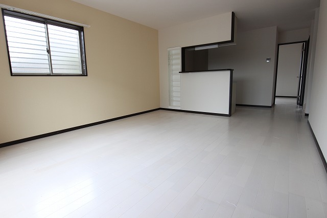 居室・リビング　写真は別号室です。