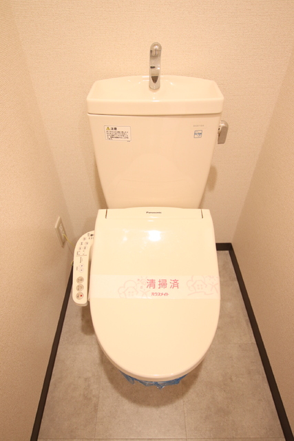 トイレ　温水洗浄便座
