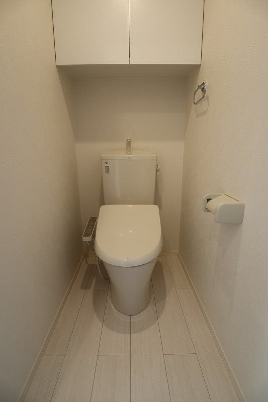 トイレ　※同施工会社参考写真※