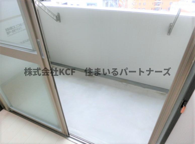 バルコニー　暖かな日差しのふりそそぐバルコニー