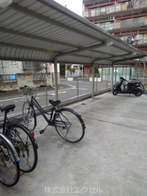 その他設備　屋根付きの駐輪場です。