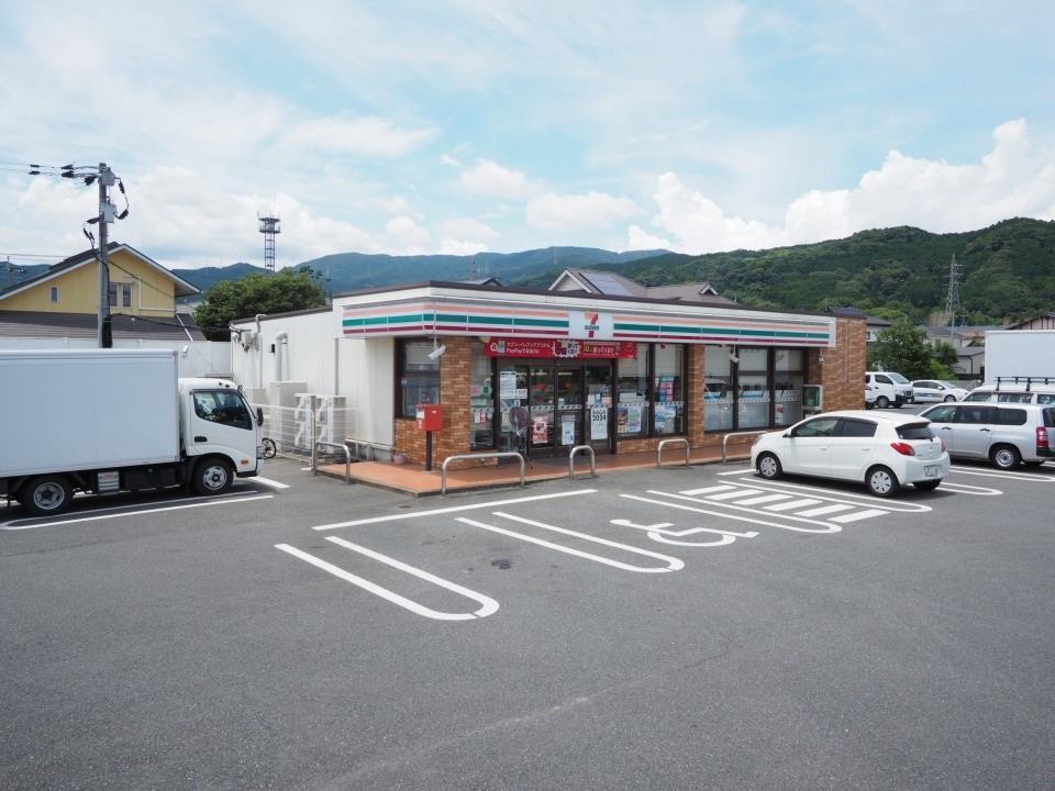 コンビニ　セブンイレブン鳥栖古賀町店（コンビニ）まで380m