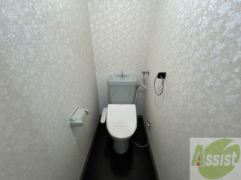 トイレ　こちらはトイレです。清潔感があり、安心して使用できます。
