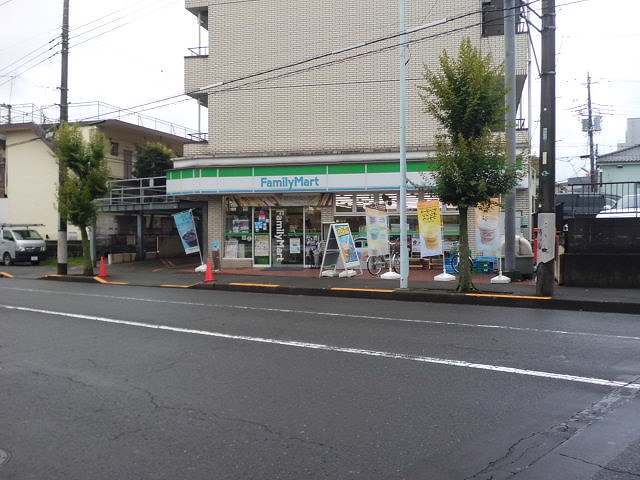 コンビニ　ファミリーマート（コンビニ）まで250m