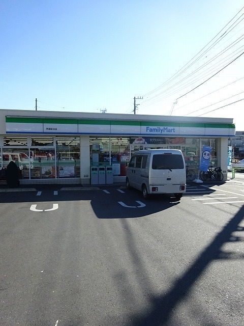 コンビニ　ファミリーマート（コンビニ）まで650m