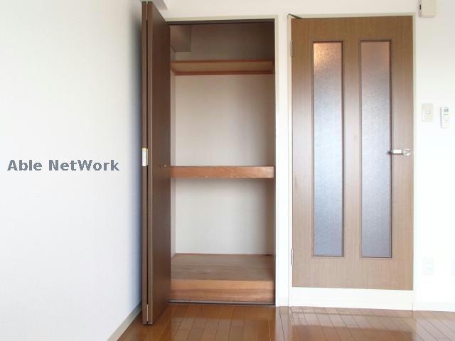 収納　※同物件別部屋の写真となります。