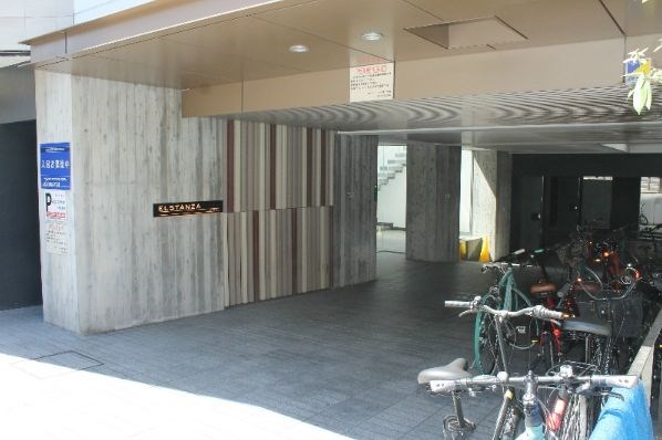 エントランス　見学予約受付中！