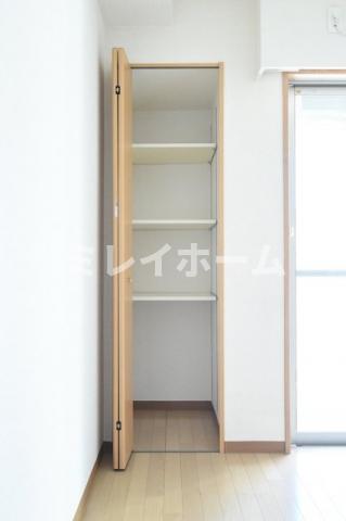 収納　同建物内、別のお部屋の参考写真になります。