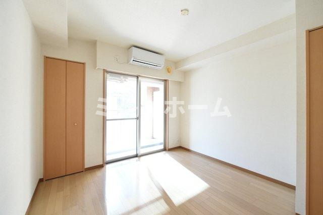 居室・リビング　同建物内、別のお部屋の参考写真になります。