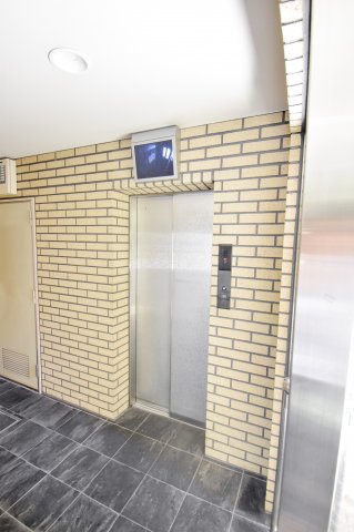 その他共有部分　エレベーターがあると重たい荷物も簡単に部屋まで運べますよ