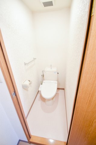 トイレ　清潔感があるトイレです。入るとホッとする、そんな空間。
