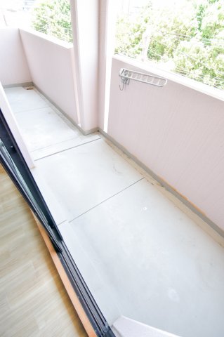 バルコニー　明るいバルコニーです