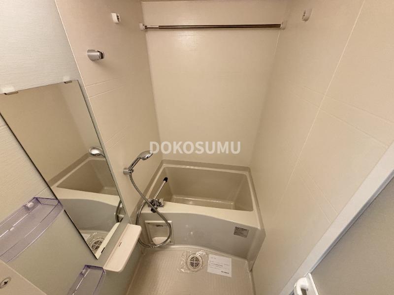 バス・シャワールーム　一日の疲れをやさしく癒やす、清潔感あふれるリラックスバス。