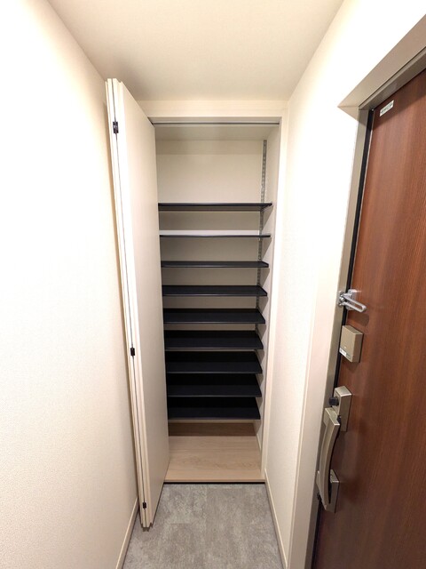 玄関　シューズボックス（同タイプ別号室参考写真）