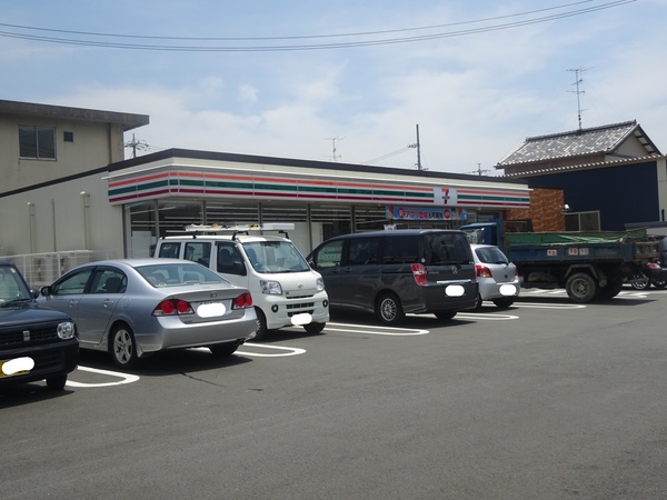 コンビニ　セブンイレブン津市幸町店（コンビニ）まで975m