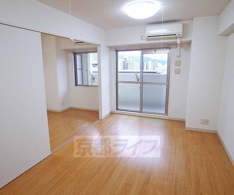 居室・リビング　広々したお部屋です。