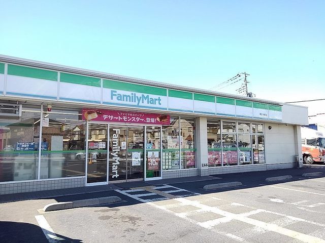 コンビニ　ファミリーマート草加八幡町店（コンビニ）まで407m
