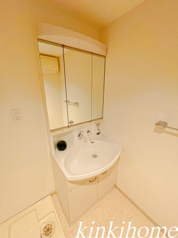 洗面設備　写真は別のお部屋です。（同タイプ）