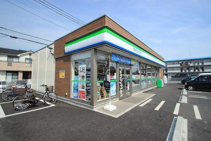 コンビニ　ファミリーマート（コンビニ）まで491m