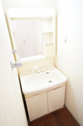洗面設備　※同物件・同タイプの写真です。