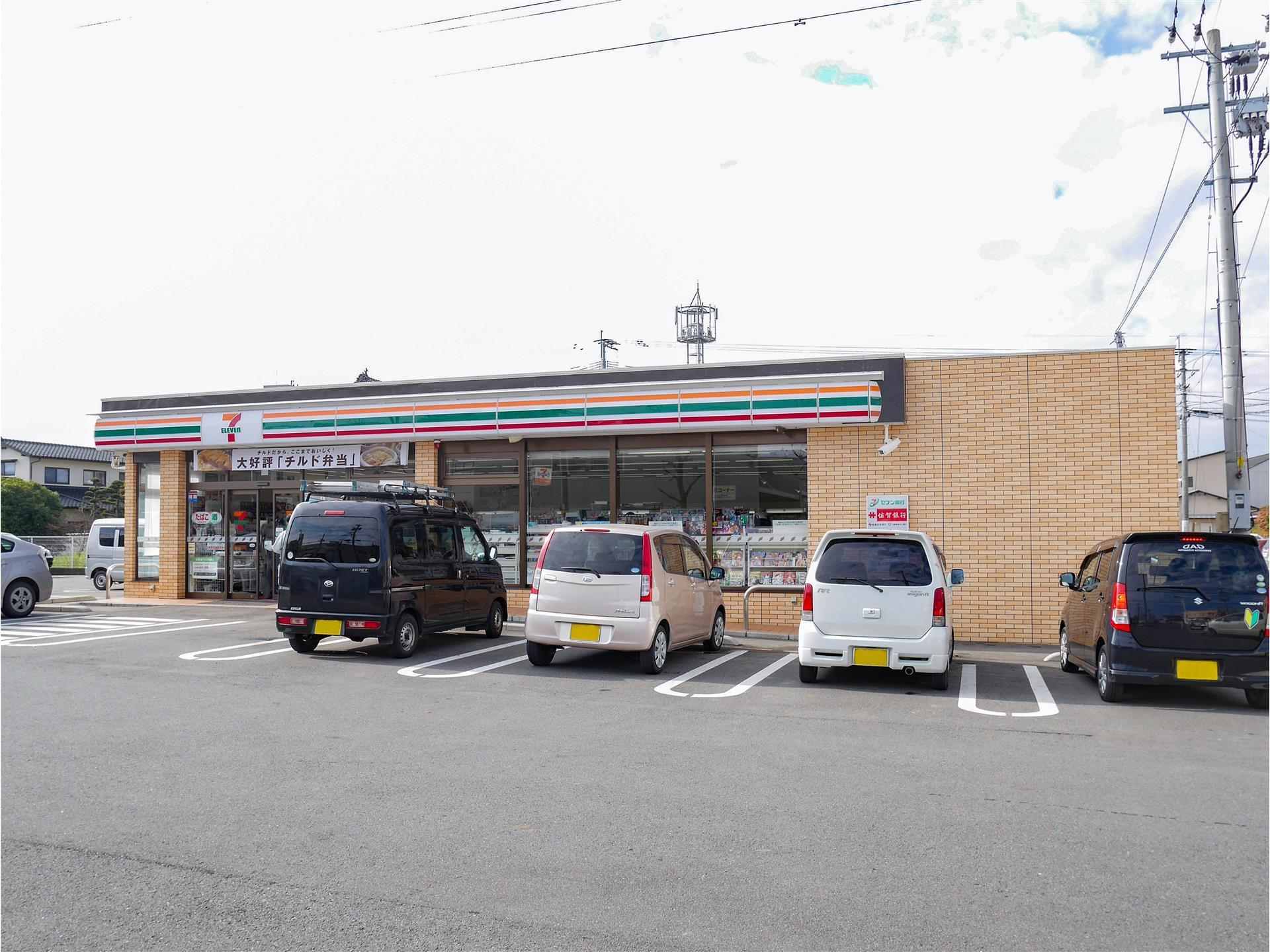 コンビニ　セブンイレブン（コンビニ）まで300m