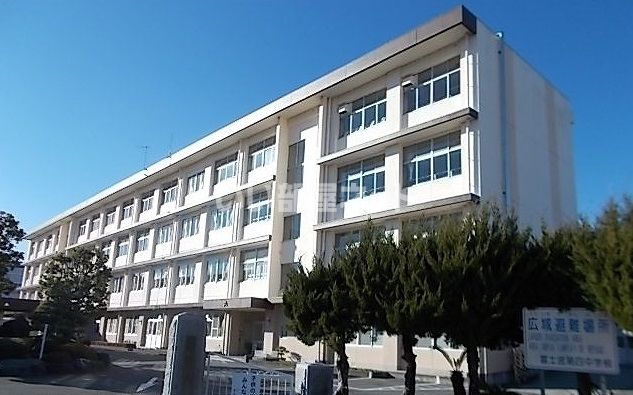 中学校　富士宮市立富士宮第四中学校（中学校）まで319m