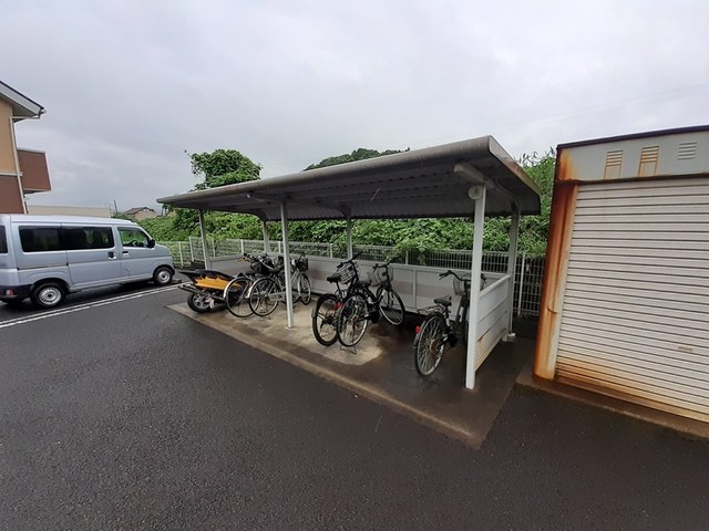 その他共有部分　屋根付きの駐輪場です◎