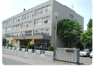 小学校　札幌市立ひばりが丘小学校（小学校）まで415m