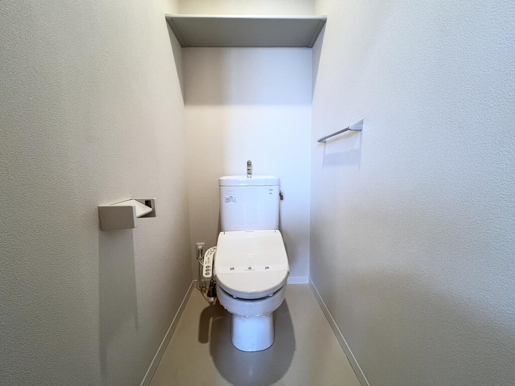 トイレ　※反転タイプの写真です
