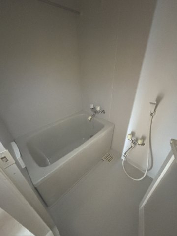 バス・シャワールーム　※別部屋参考画像です。