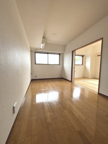 居室・リビング　※別部屋参考画像です。