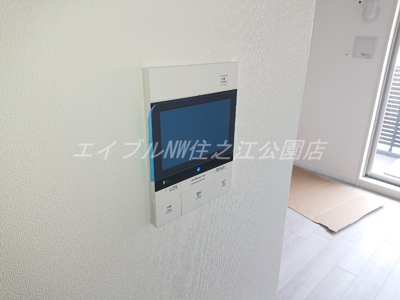 セキュリティ　建築中写真★奇数階と偶数階で壁クロスと床の色が異なります★