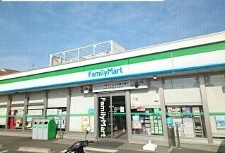 コンビニ　ファミリーマート（コンビニ）まで600m