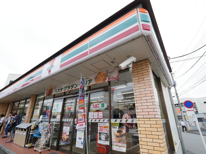 コンビニ　セブンイレブン（コンビニ）まで600m