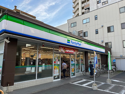 コンビニ　ファミリーマート 亀戸六丁目店（コンビニ）まで192m