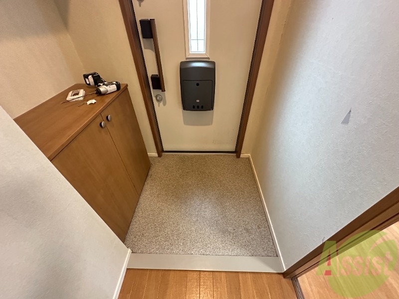 玄関　※リフォーム完了後の引渡しです。