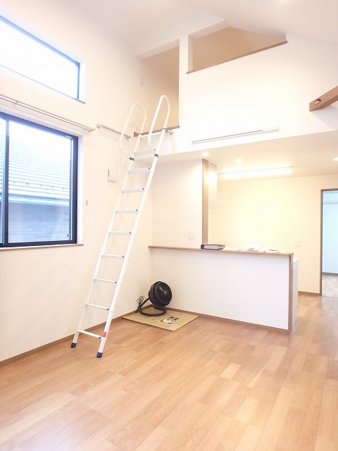その他部屋・スペース　キッチン上部にロフトがあります！※前回募集時の写真です