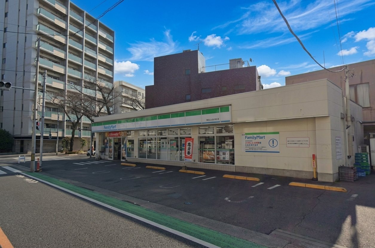 コンビニ　ファミリーマート東村山久米川通り店（コンビニ）まで870m
