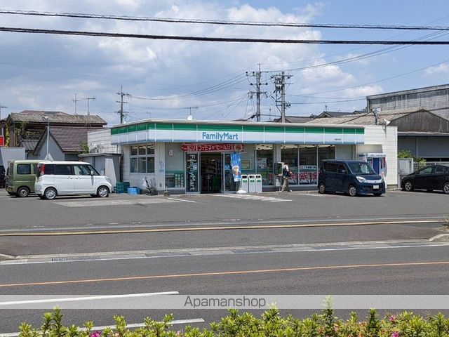 コンビニ　ファミリーマート（コンビニ）まで1323m
