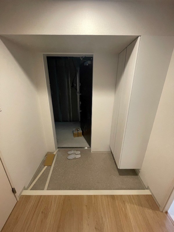 玄関　同一物件別部屋写真