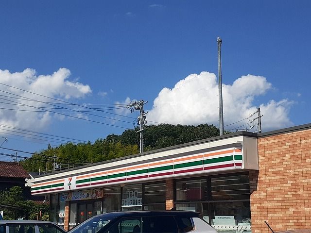 コンビニ　セブンイレブン（コンビニ）まで650m