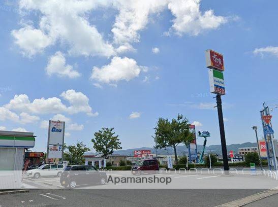 コンビニ　ファミリーマート 和歌山バイパス西野店（コンビニ）まで889m