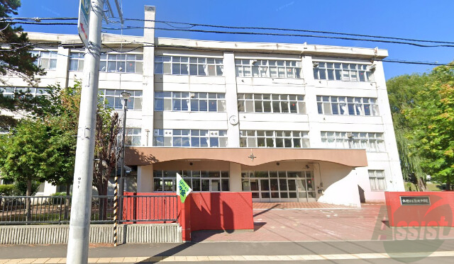 中学校　札幌市立陵北中学校（中学校）まで1496m