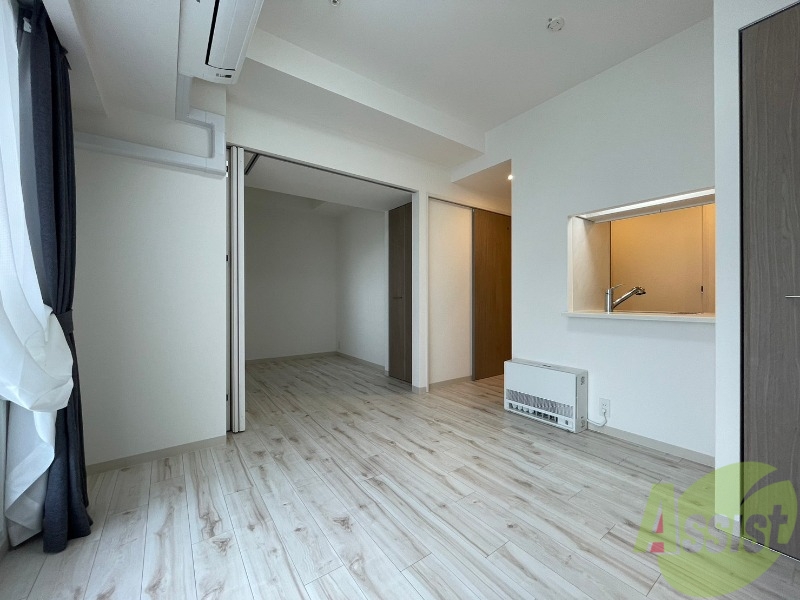 居室・リビング　リビングです。白を基調としていてお部屋全体が明るいですね！