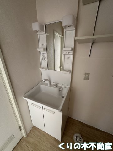 洗面設備　ゆったりとスペースのある洗面所