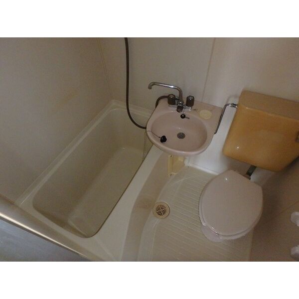 洗面設備　掲載写真は同型モデルを掲載しており実際のお部屋と仕様等が異な